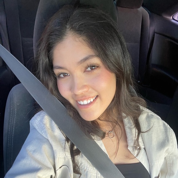 Meet your Posher, Julia - Picture 2 of 5